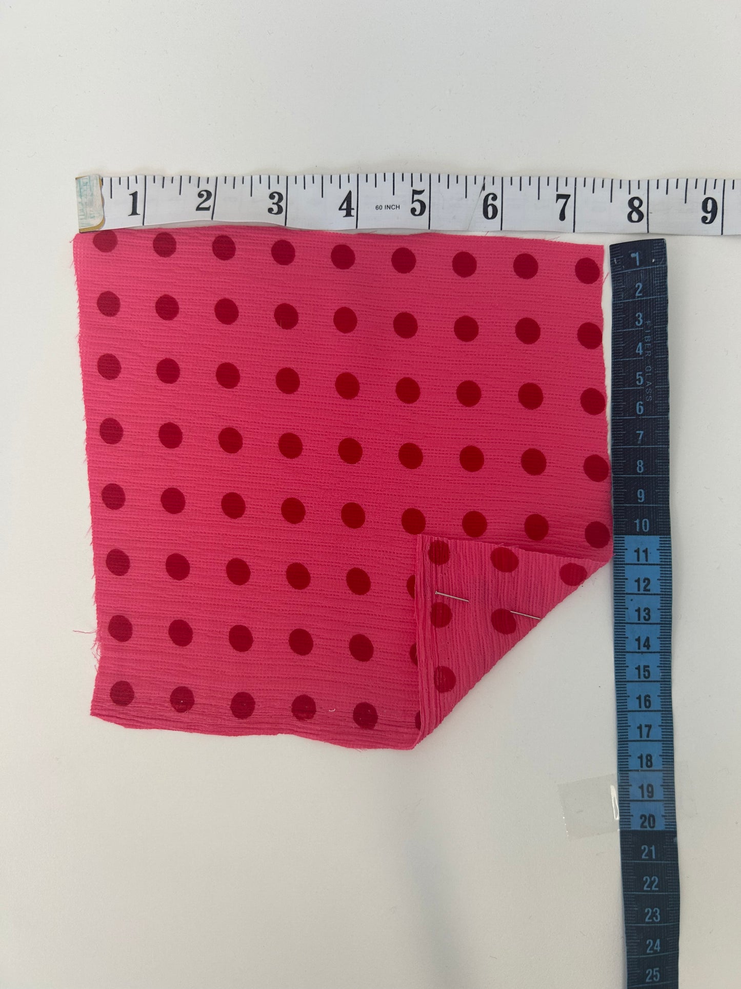 Crepe woven polka dot pink / red