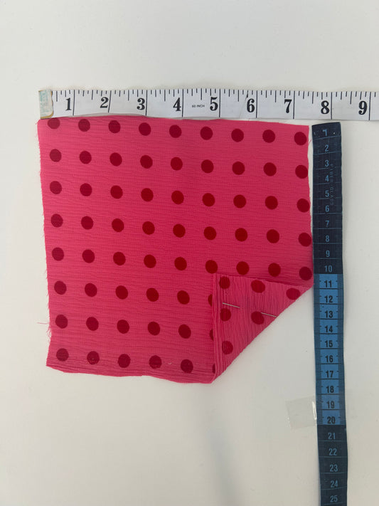 Crepe woven polka dot pink / red